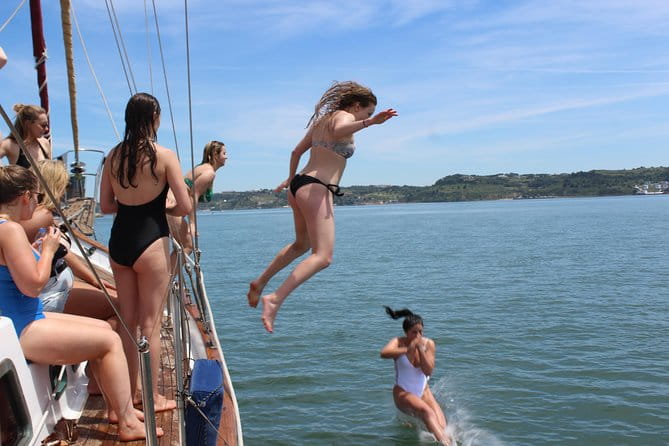 Hen Party in Lisbon on a vintage Sailboat - Setting Sail: An In-Depth Look at the Experience