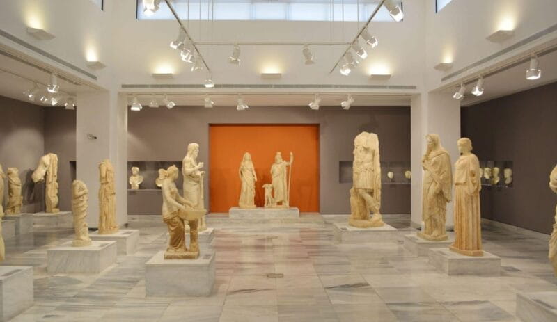 Heraklion Tour: Archaeological Museum with Tasting & Music - Tasting & Music: Sensory Delights