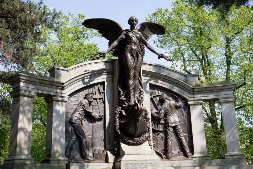 Heritage of the Titanic: Southampton Private Walking Tour - Remnants and Intriguing Highlights