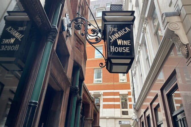 Highlights of Old London Town: Walking Tour of the Square Mile - The Experience: A Balance of History and Atmosphere