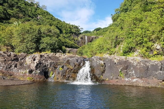 Hiking Trip Full-Day: the Magnificent 7 Waterfalls Sept Cascades Including Lunch - A Picturesque Forest Trail