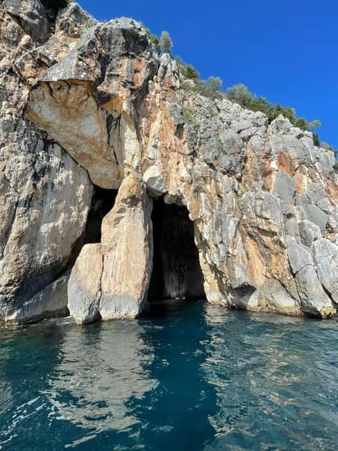 Himare to Grama Bay: All day boat trip with Drink&Snorkel - FAQs