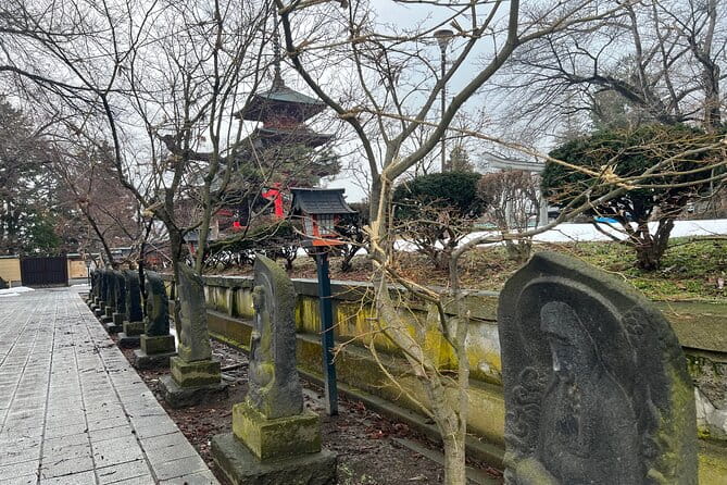 Hirosaki Temples and Shrines Historical Tour With Licensed Guide - Key Points