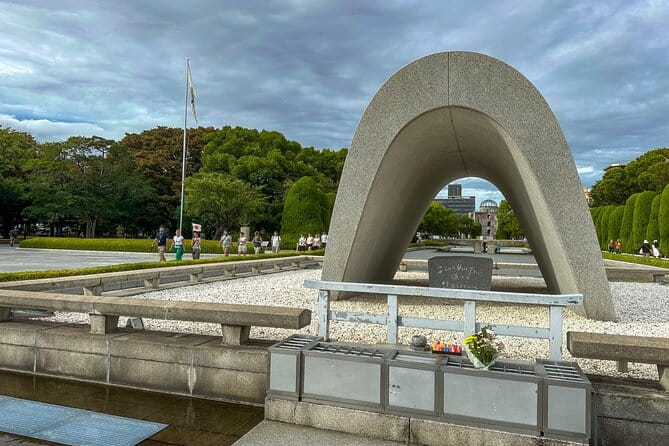 Hiroshima and Miyajima Day Trip With Itsukushima Shrine & Ferry - Meeting and Pickup Details