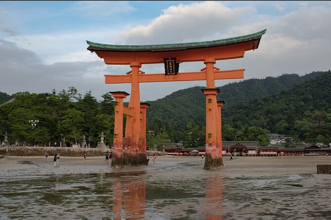Hiroshima and Miyashima Private Spanish Tour - Itinerary Highlights