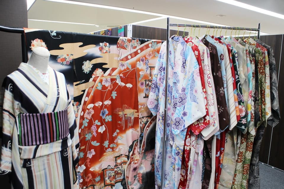 Hiroshima, Dressing Kimono and Strolling Around the Town - The Dressing Process