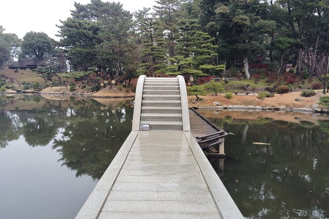 Hiroshima Shukkei-En Garden With Local Guide 90MIN - Architectural and Design Elements