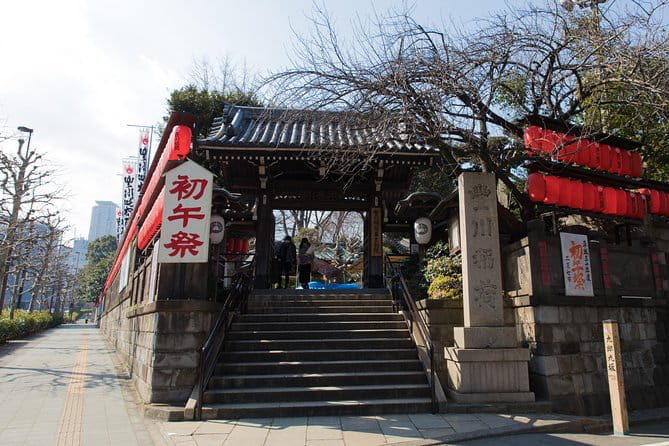 Historical Journey Including Akasaka Palace Admission Ticket - Getting to Yotsuya Station