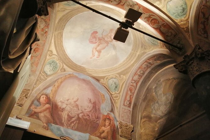 Historical Tour of Bologna - Exploring Piazza Maggiore