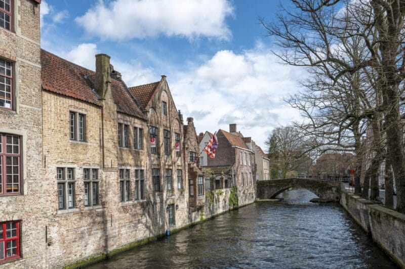 Historical walk in Bruges with local guide. Praline included - Key Points / Takeaways
