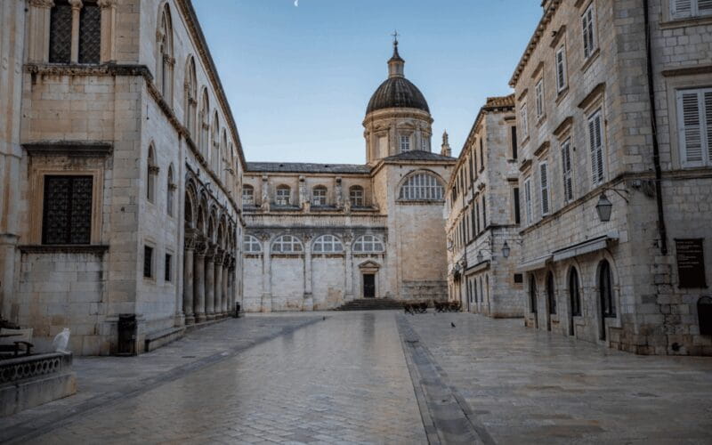 History Walking Group Tour in Dubrovnik with Licenced Guide - The Itinerary: What to Expect from Start to Finish