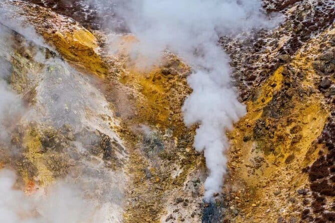 Hokkaido Noboribetsu Lake Toya, Otaru Panoramic Tour From Sapporo - Mount Usu and Bear Ranch: Behold the Mighty Bears