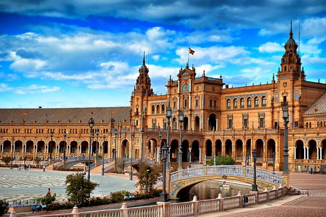 Horse and Carriage Sightseeing Tour in Seville - The Route and Landmarks