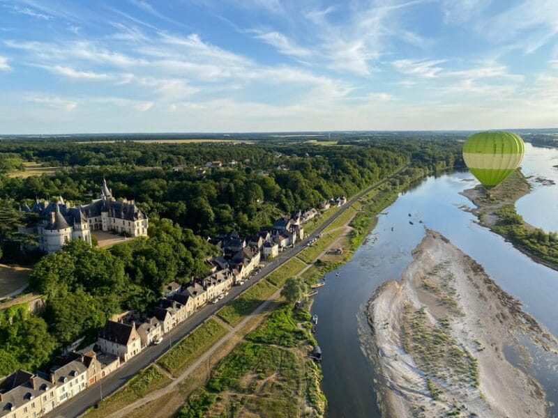 Hot air balloon flight:Chambord, Chenonceau,Cheverny,Blois - Price and Logistics: What to Keep in Mind