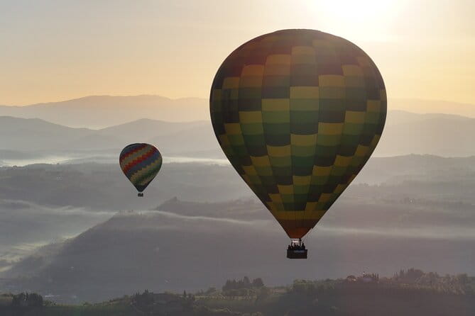 Hot air balloon over the hills of Pienza, Montalcino and Val D'Orcia - An In-Depth Look at the Experience