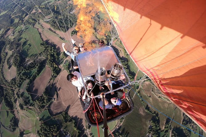 Hot Air Balloon with Champagne, Optional Photos,Video & Breakfast - Who Is This Tour Best For?