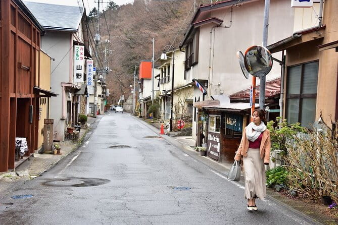 Hot Spring Town Walking Tour in Shima Onsen - Taking in the Natural Surroundings