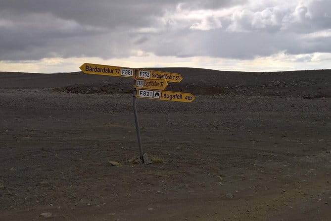 Hot springs and waterfalls, private super jeep tour - The Highlight: Laugafell Hot Spring