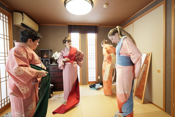 How to Wear a Kimono Lesson at West Side of Tokyo - Key Points