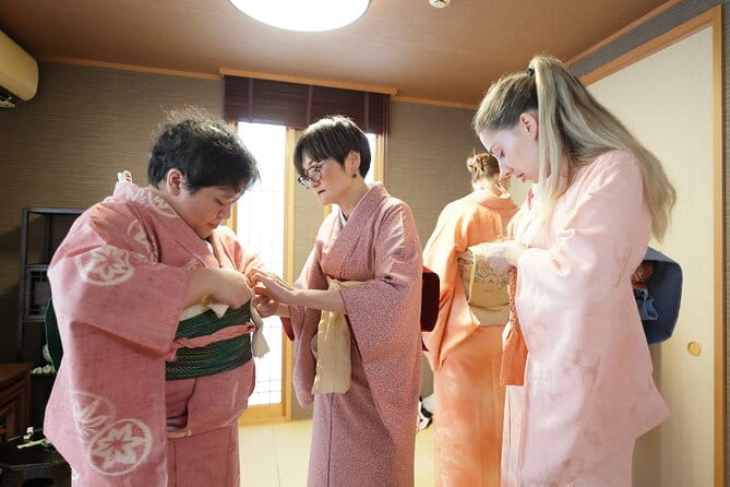 How to Wear a Kimono Lesson at West Side of Tokyo - The Significance of Kimono Dressing