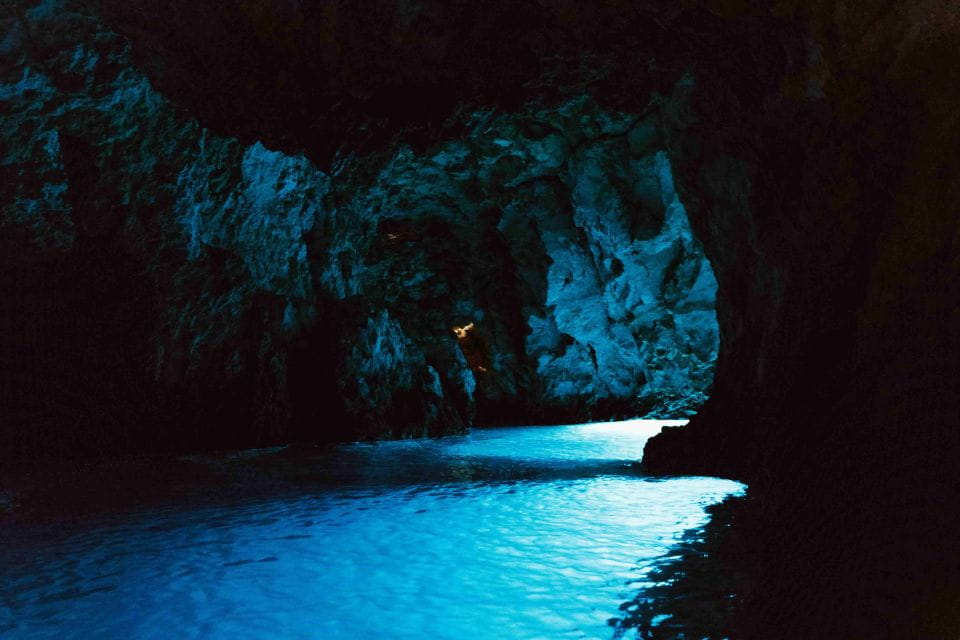 Hvar: Blue and Green Caves Boat Tour With Stiniva Beach - Customer Reviews and Ratings