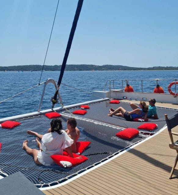 Hyères: Boat Cruise and Walk During 3 Hours - Departure and Boarding