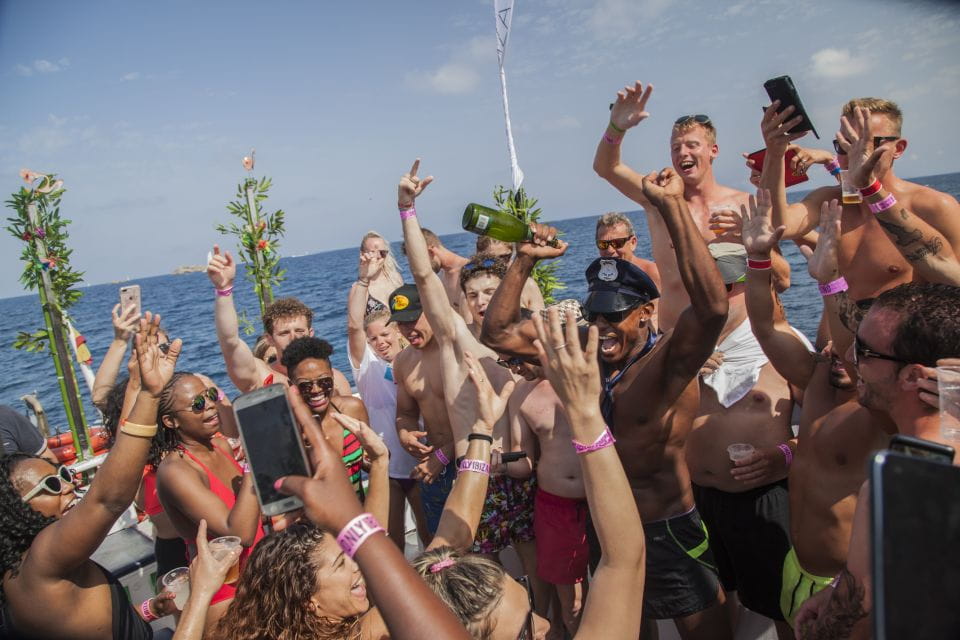 Ibiza: Hot Boat Party With Open Bar - Language Options