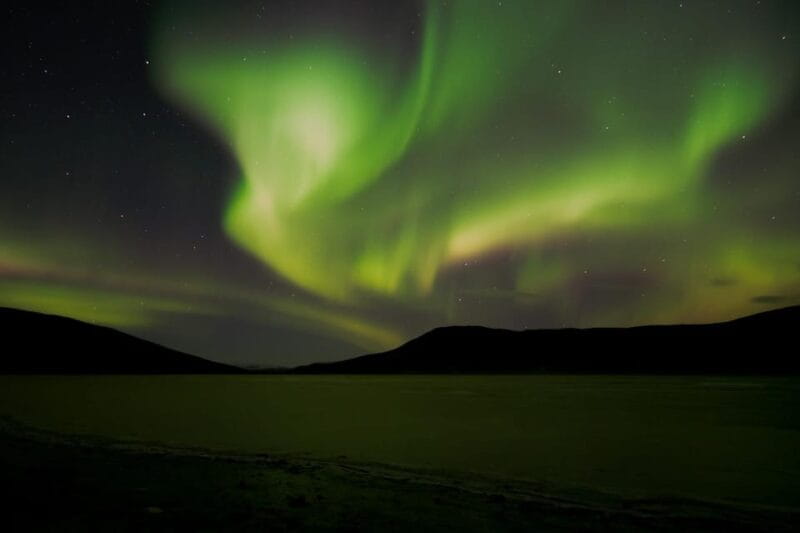 Iceland: Private Northern Lights Tour with Champagne - Price and Value: Is It Worth It?