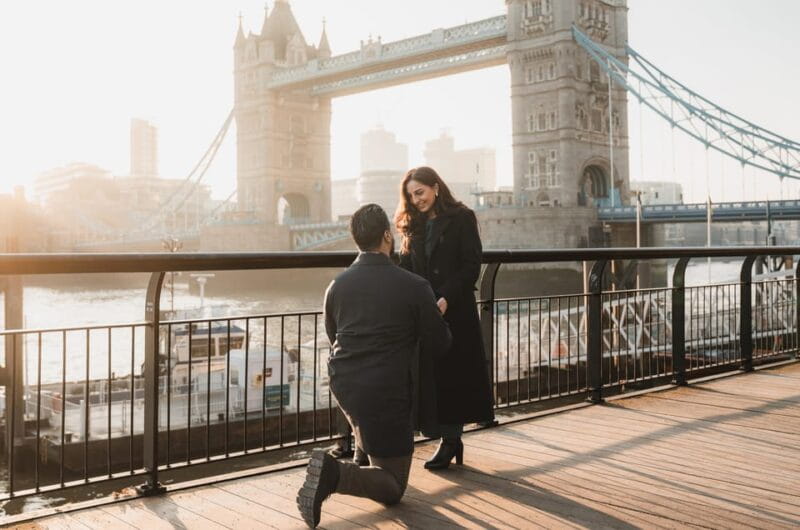 Iconic London Portraits Tour with Expert Local Photographer - Who Should Consider This Experience?