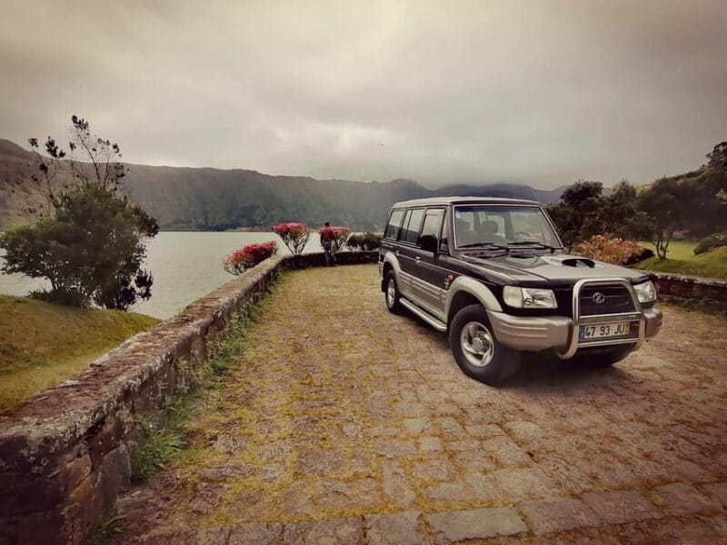 Idyllic Full Day West, Twin & Fire lakes by SUV - FAQ