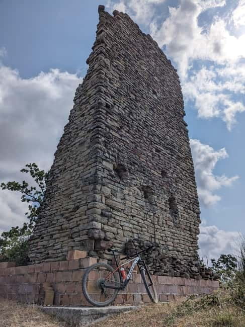 Il tour dei Castelli orientali di Gubbio: percorso in e-bike - Exploring Gubbio’s Surroundings on Two Wheels: What to Expect