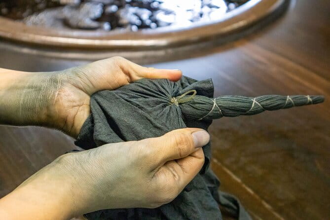 Indigo Dyeing Experience : Handkerchief / Tokushima, Shikoku - Folding and Dyeing the Handkerchief