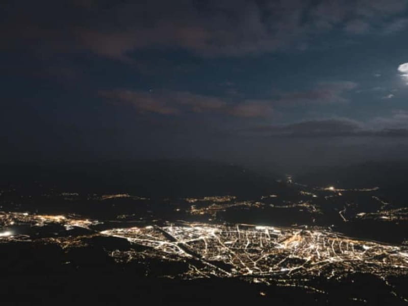 Innsbruck: All-You-Can-Eat Ribs and Wings with Sunset Views - Setting the Scene at Seegrube: The Heart of the Experience