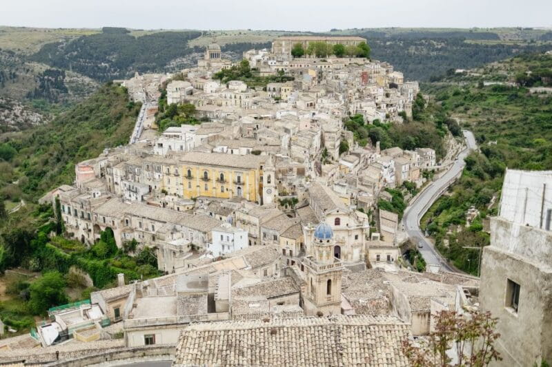 Inspector Montalbano Locations Tour of Southeast Sicily - What to Expect at Each Stop: Experience and Atmosphere