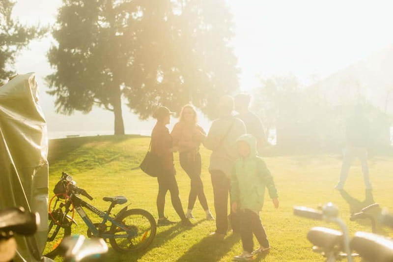 Interlaken: Lake Thun Sunset Social Bike Tour with Sundowner - Exploring the Lake Thun Sunset Social Bike Tour in Interlaken