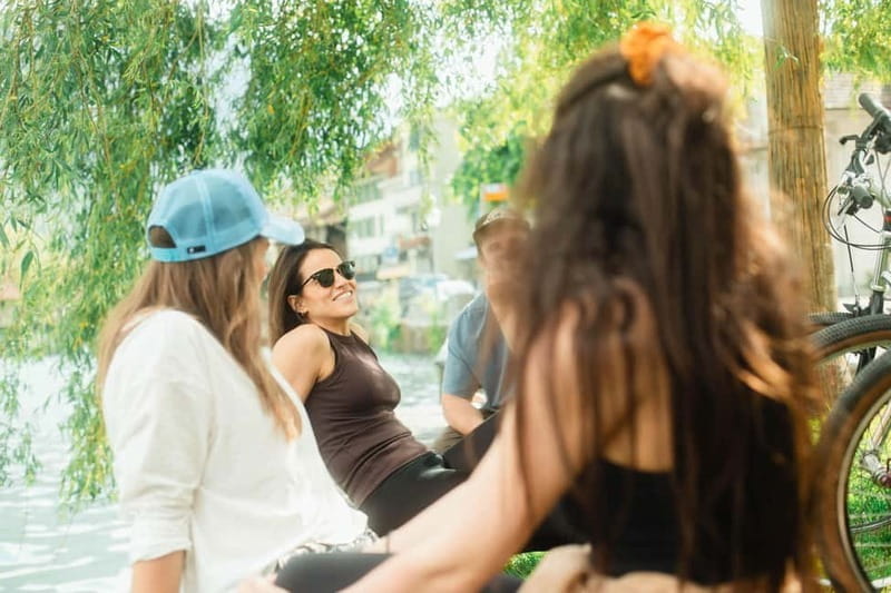 Interlaken: Lake Thun Sunset Social Bike Tour with Sundowner - The Scenic Ride Along the Aare River and Meadow Trails