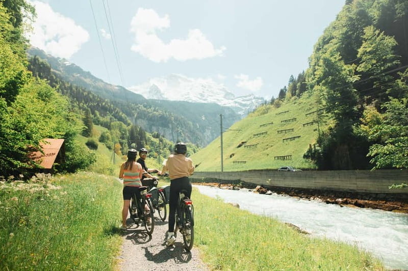 Interlaken - Lauterbrunnen E-bike Tour: Valley of Waterfalls - Starting Point: Yellow Velo in Interlaken