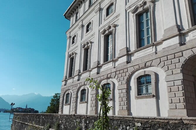 Isola Bella's palace and gardens with a private local guide - Starting Point and Logistics