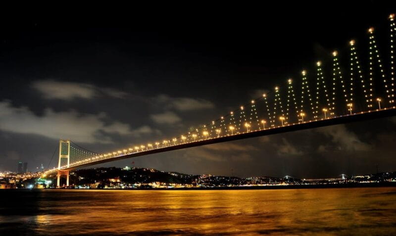 Istanbul: A short trip along the Bosphorus in the evening - Practical Tips for Your Bosphorus Experience