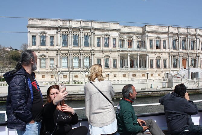 Istanbul Bosphorus Boat Tour and Golden Horn Cruise Day or Sunset - Authenticity and Experience: What Makes It Stand Out