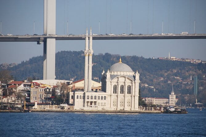 Istanbul Bosphorus Tour With Whirling Dervish Show - The Cultural Spectacle: Whirling Dervish Show and Live Music