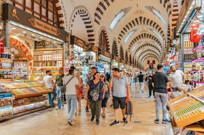 Istanbul: European and Asian Side Guided Foodie Walking Tour - The Tour Breakdown: From Breakfast to Dessert in Istanbul’s Neighborhoods
