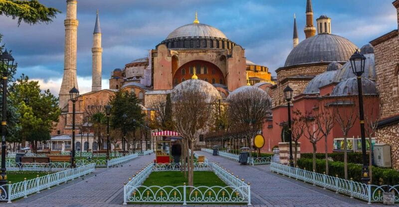 Istanbul: Hagia Sofia, Blue Mosque, and Grand Bazaar Tour - Exploring the Heart of Istanbul in Three Hours