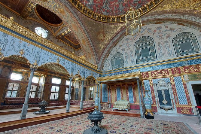 Istanbul Highlights! Blue Mosque, Hagia Sophia, Topkapı and More! - Exploring the Hagia Sophia