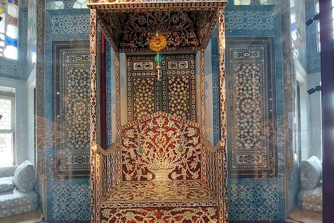 Istanbul Highlights! Blue Mosque, Hagia Sophia, Topkapı and More! - Wandering the Grand Bazaar