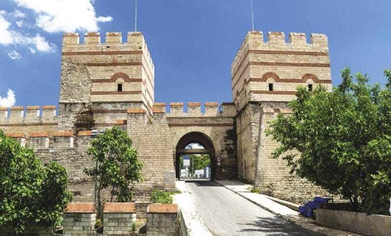 Istanbul Revealed: Historic Pathways and Bosphorus Serenity - A Deep Dive Into the Experience