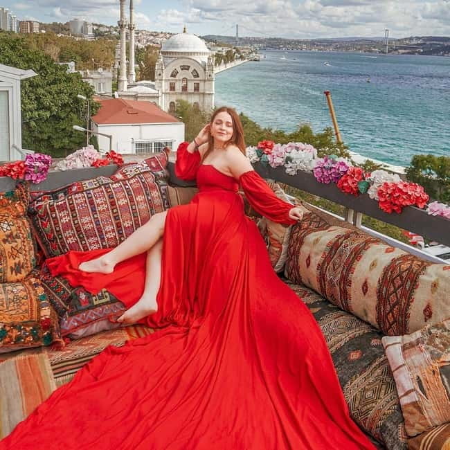 Istanbul: Rooftop Photoshoot with Flying Dress - Key points / Takeaways