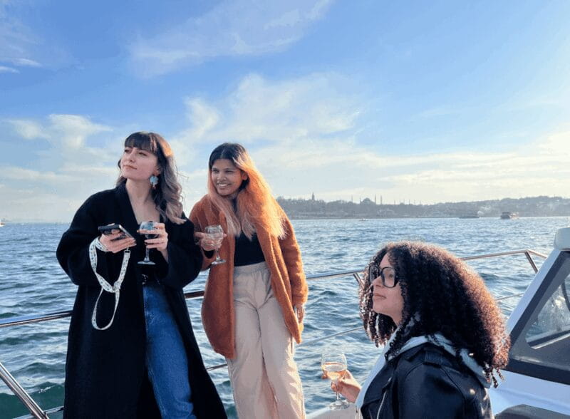 Istanbul: Small Group Yacht Tour with Unlimited Wine - Iconic Landmarks and Photo Stops