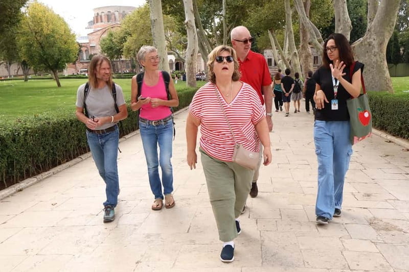 Istanbul: Topkapi Palace and Harem Museum Tour with Ticket - The Small Group Advantage