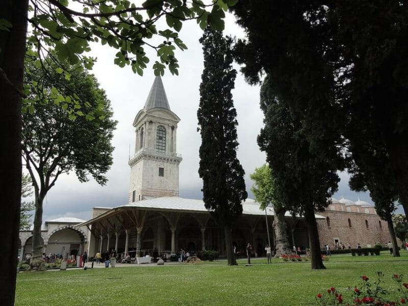 Istanbul: Topkapi Palace & Dolmabahce Palace Combo Ticket - The Experience: Visiting Topkapi and Dolmabahce Palaces in Depth